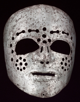 Photographie d'un masque de fer