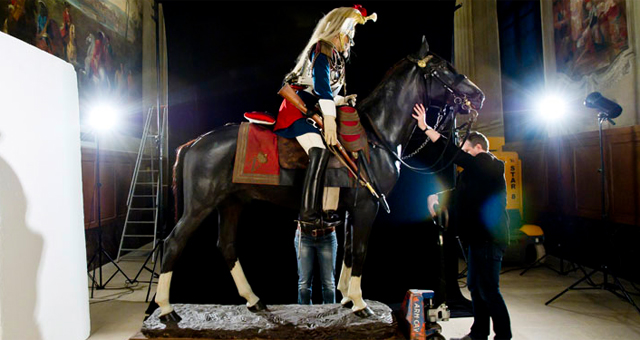 Mise en place d'une prise de vue d'un mannequin cavalier