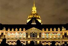 Cour d'honneur illuminée pour l'évènement la nuit aux Invalides
