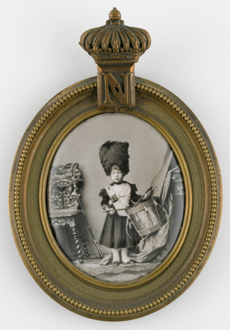 photographie du prince impérial en costume de tambour