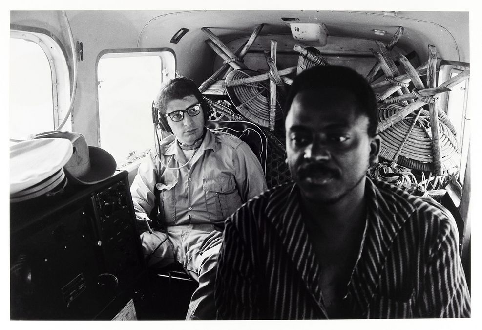 Léon Herschtritt en transit avec son chauffeur, Afrique, 1963, Anonyme (archives Herschtritt) Paris, musée de l'Armée