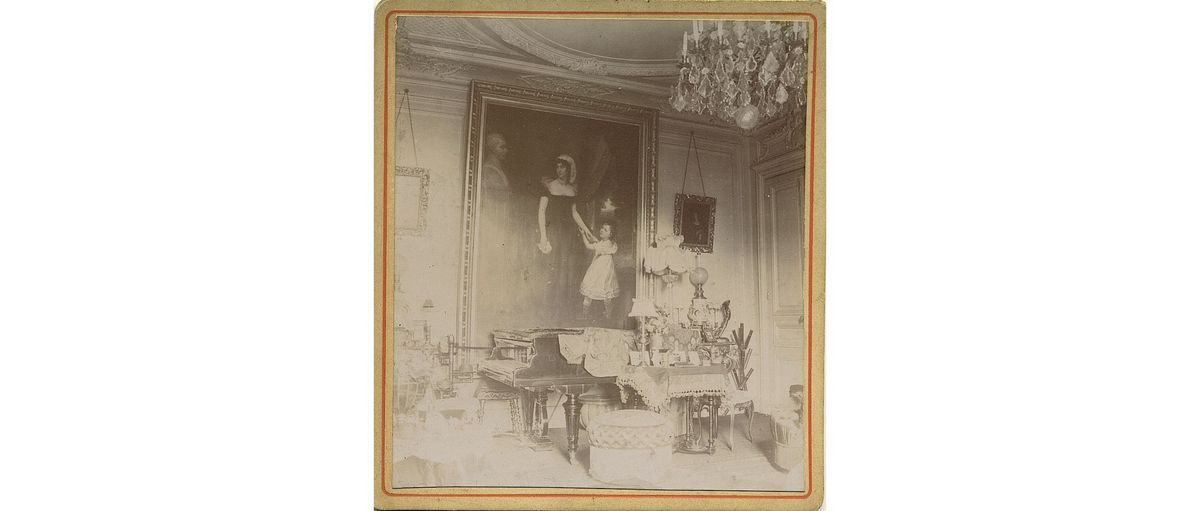Portrait de la comtesse de Lasalle par Gros exposée dans le salon familial en face de celui de son mari, Collection particulière.