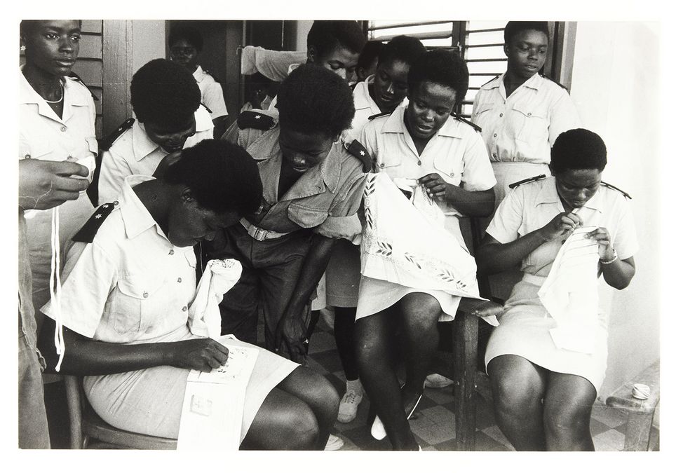 Travaux de broderie de l'armée gabonnaise, 1963, Herschtritt Léon (1936-2020) (c) Léon Herschtritt/LA COLLECTION, Paris, musée de l'Armée