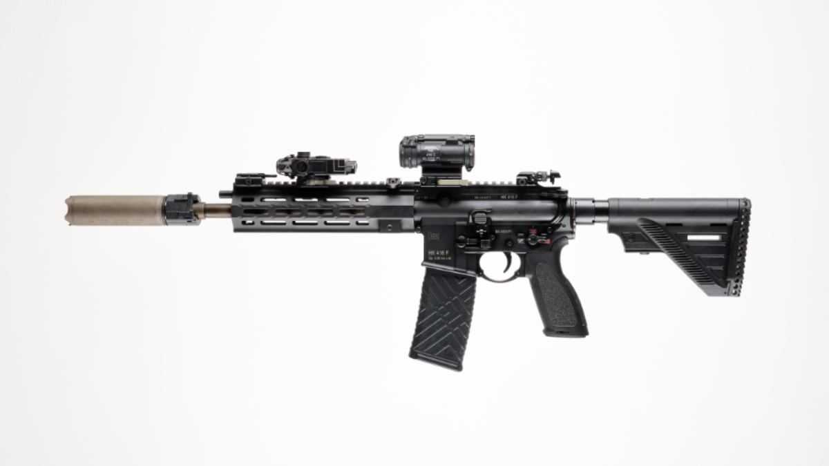 "Fusil d'assaut Heckler & Koch 416 F", prêt de la STAT. © Paris, Musée de l'Armée, Dist. RMN-Grand Palais / Thierry Ollivier