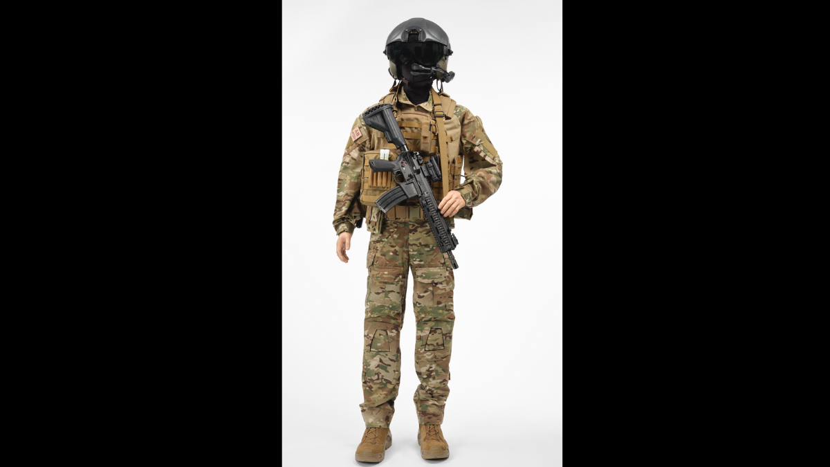 "Pilote d'hélicoptère des forces spéciales", Paris, musée de l'Armée et prêt du 4e RHFS et de l'EH 1/67 "Pyrénées" © Paris - Musée de l'Armée, Dist, RMN-Grand Palais / Thierry Ollivier