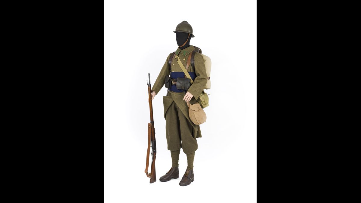 Légionnaire du 11e régiment étranger d’infanterie (REI) - En mai-juin 1940, plusieurs nouvelles unités de la Légion étrangère combattent en France. Les 11e et 12e REI sont quasi anéantis au combat. Les 21e, 22e et 23e régiments de marche de volontaires étrangers sont essentiellement constituées de réfugiés espagnols. Le 97e groupe de reconnaissance de division d’infanterie (GRDI) est issu des deux régiments étrangers de cavalerie./ Paris, musée de l’Armée © Paris - Musée de l'Armée, Dist. RMN-Grand Palais / Anne-Sylvaine Marre-Noël