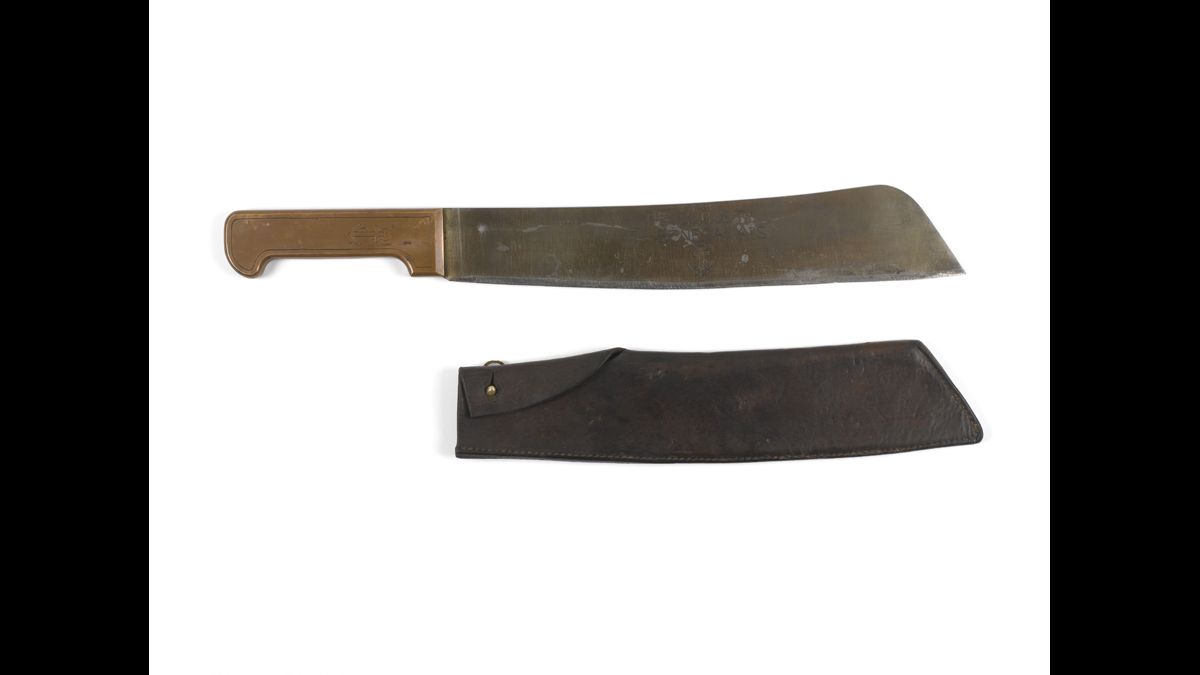 Coupe-coupe - Ce coupe-coupe a appartenu au capitaine Joseph Clouet, du 12e régiment de tirailleurs sénégalais. / Paris, musée de l’Armée, inv. 21043. Don de Mme Chaux © Paris - Musée de l'Armée, Dist. RMN-Grand Palais / Marie Bruggeman