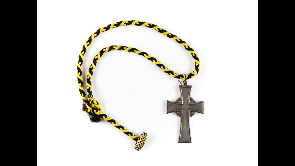 Croix d'aumônier - Aumônier du 11e régiment étranger d’infanterie (6e division d’infanterie nordafricaine), l’abbé Jean Wattel est tué le 27 mai 1940 au bois d’Inor par des éclats d’obus. / Aubagne, musée de la Légion étrangère, inv. U.4178 © Paris - Musée de l'Armée, Dist. RMN-Grand Palais / Emilie Cambier