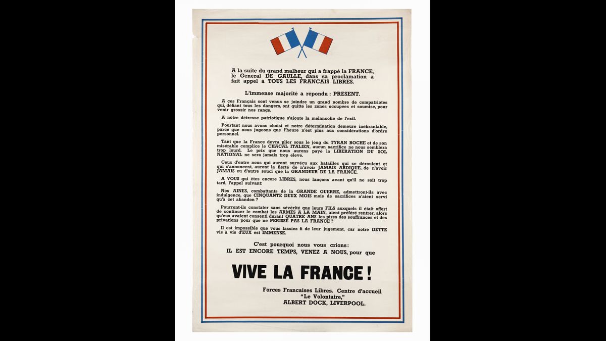 Affiche « Appel aux Français de Liverpool » / Fruit d’une initiative individuelle du comité de recrutement basé sur un navire du port de Liverpool, elle cherche à convaincre les marins français, traumatisés par le drame de Mers el-Kébir, de ne pas choisir d’être rapatriés en France. Seuls trois mille des trente-cinq mille marins français présents dans les ports britanniques à l’été 1940 vont rallier la France libre. / Paris, musée de l'Armée, inv. 2012.3.1 © Paris - Musée de l'Armée, Dist. RMN-Grand Palais / Christophe Chavan