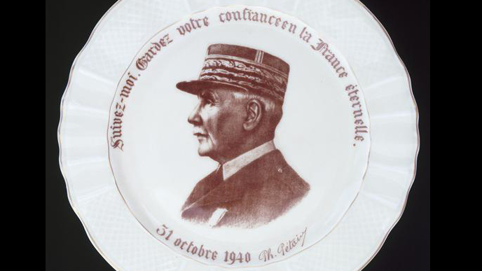 Assiette à l'effigie du maréchal Pétain © Paris, musée de l'Armée, dist. RMN-GP
