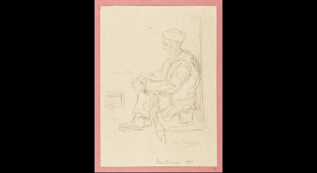 Homme assis, les mains posées sur les genoux. Mauthausen