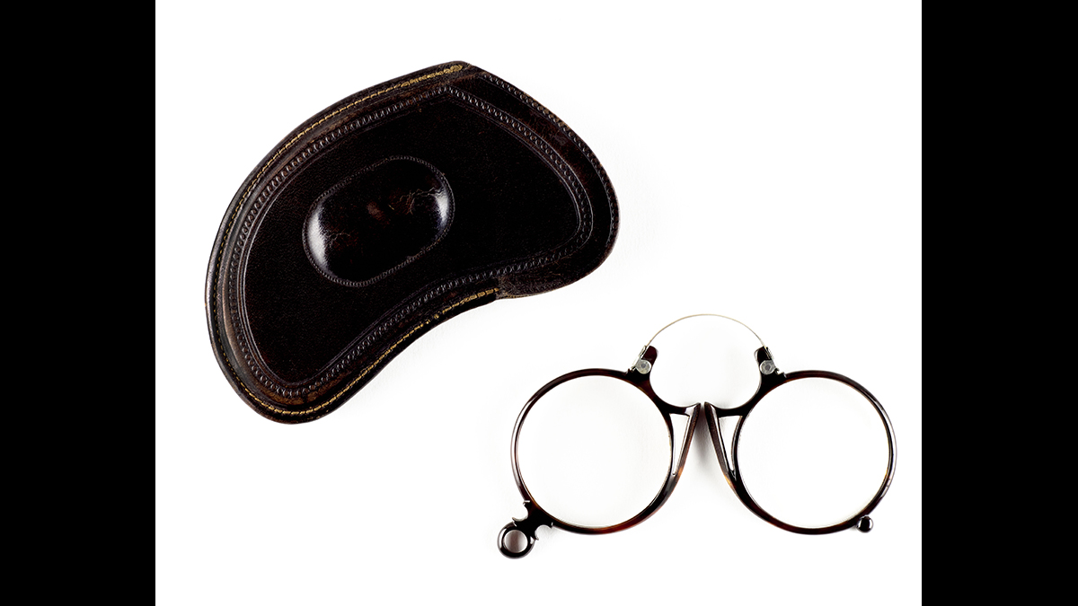 Lorgnons du maréchal Pétain / Paris, musée de l’Armée, inv. 2013.34.30. Cession de la Direction des Domaines de l’État © Paris - Musée de l'Armée, Dist. RMN-Grand Palais / Anne-Sylvaine Marre-Noël