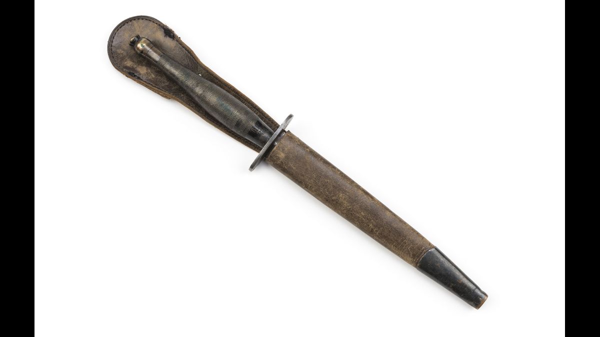 Couteau de combat Fairbairn-Sykes (fabrication J. Clarke & Son à Sheffield) / Paris, musée de l'Armée 999.683. Don de Madame Ducrot © Paris - Musée de l'Armée, Dist. RMN-Grand Palais / Emilie Cambier