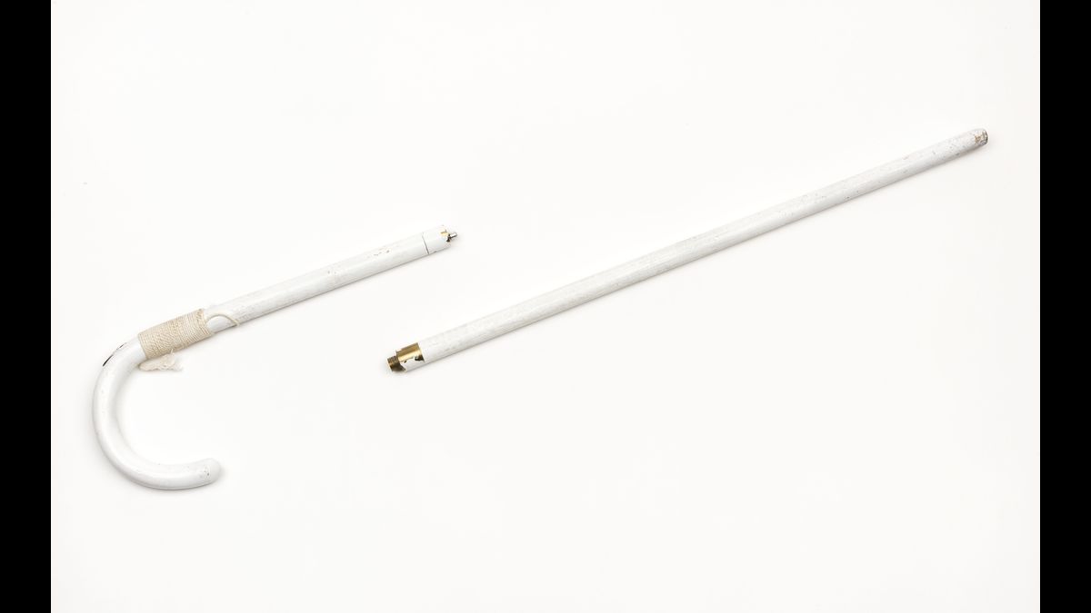 Canne d’aveugle du KGB dissimulant un dispositif projetant du cyanure d’hydrogène / Maldon, Combined Military Services Museum U. K. © Paris - Musée de l'Armée, Dist. RMN-Grand Palais / Emilie Cambier