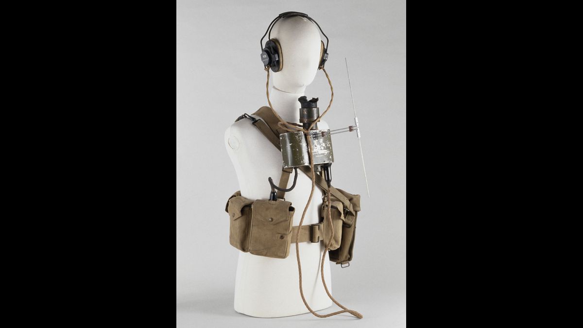 Appareil S-Phone type 13 MK IV / Paris, musée de l'Armée © Paris - Musée de l'Armée, Dist. RMN-Grand Palais / Laurent Sully-Jaulmes