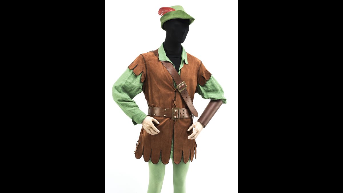 Costume de Robin des bois d’Hubert Bonnisseur de la Bath porté par Jean Dujardin dans le film OSS 177 : Rio ne réponds plus, de Michel Hazanavicius / Neuilly-sur-Seine, collection du musée Gaumont OSS 117, Rio ne répond plus, un film de Michel Hazanavicius, Production Gaumont, Mandarin Cinéma, M6 films, 2009 / © Paris - Musée de l'Armée, Dist. RMN-Grand Palais / Pascal Segrette