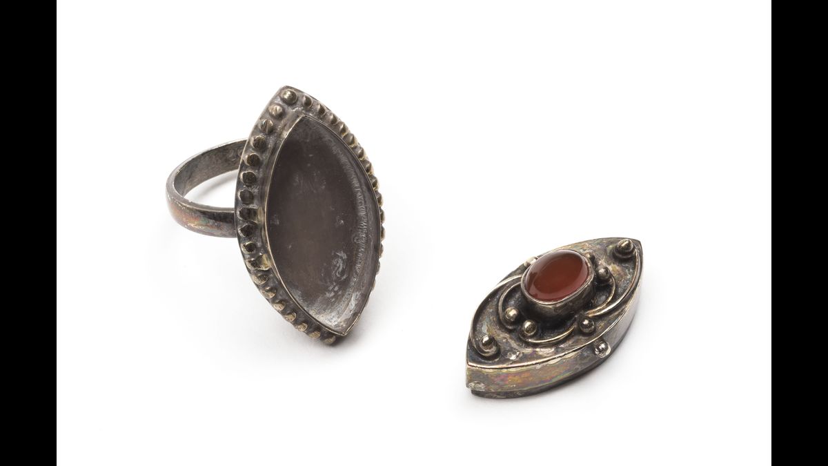 Bague à chaton mobile contenant un poison soluble / Maldon, Combined Military Services Museum U. K. / © Paris - Musée de l'Armée, Dist. RMN-Grand Palais / Emilie Cambier
