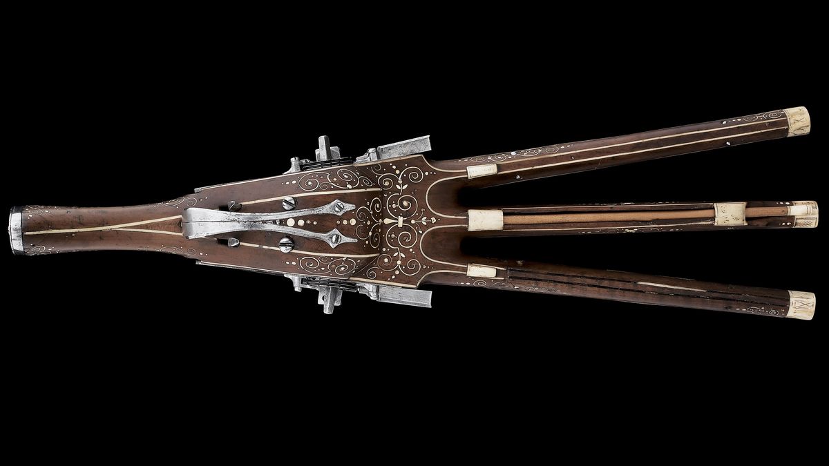 Pistolet à rouet à triple canon crée vers 1610-1620 (C) Paris - Musée de l'Armée, Dist. RMN-Grand Palais / Jean-Yves et Nicolas Dubois