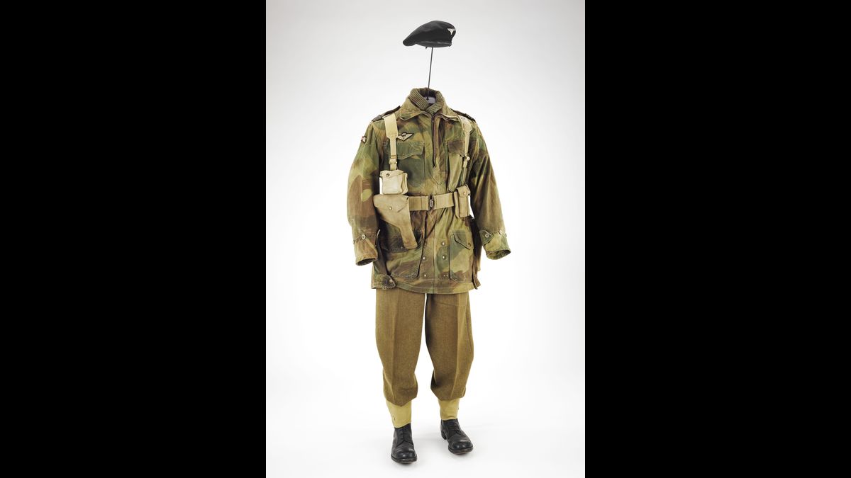 Tenue de capitaine français d'une équipe Jedburgh / Paris, musée de l'Armée © Paris - Musée de l'Armée, Dist. RMN-Grand Palais / Emilie Cambier