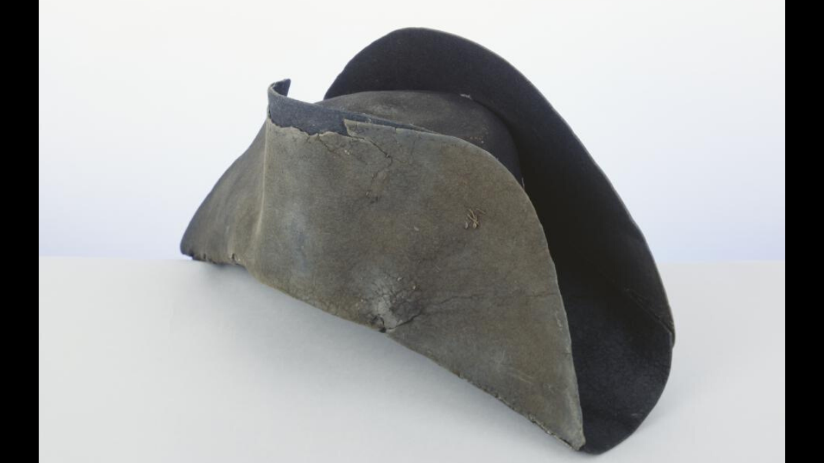 Chapeau porté par Napoléon Bonaparte (C) Paris - Musée de l'Armée, Dist. RMN-Grand Palais / Emilie Cambier