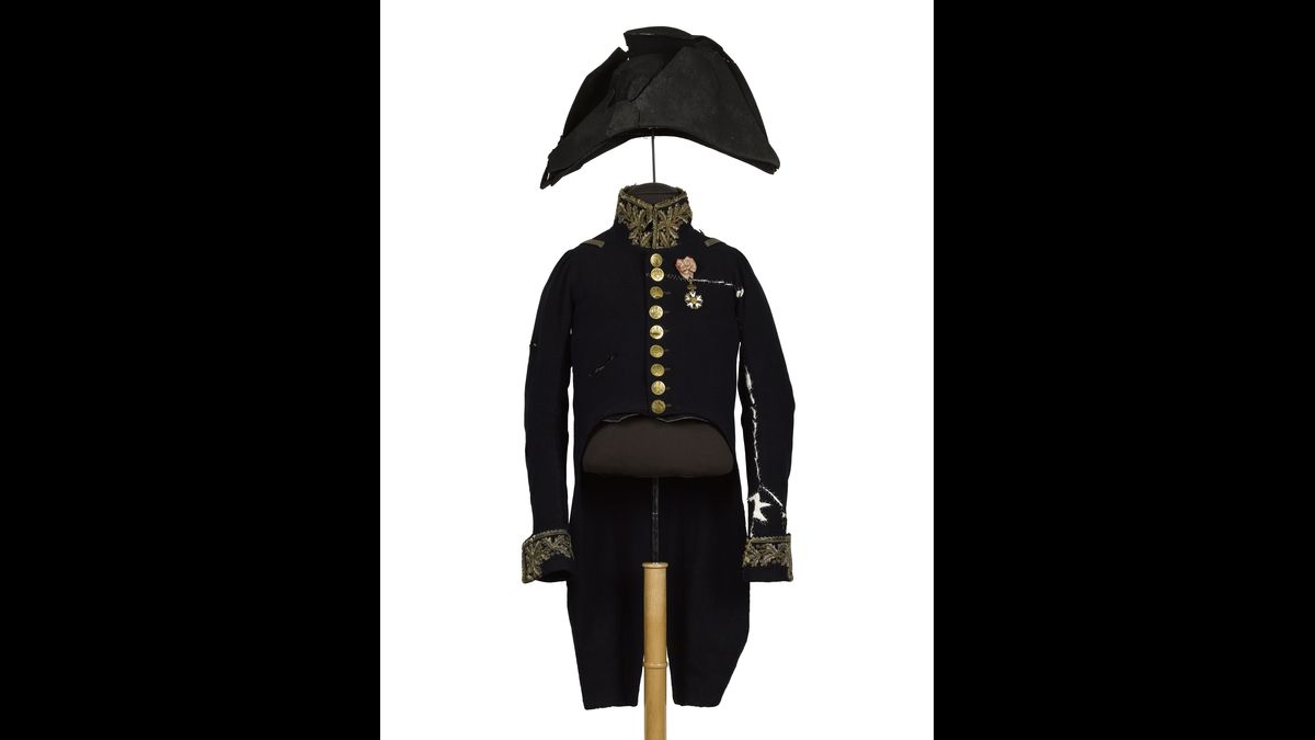  Habit de général de brigade, modèle an XII, ayant appartenu à Clément de la Roncière