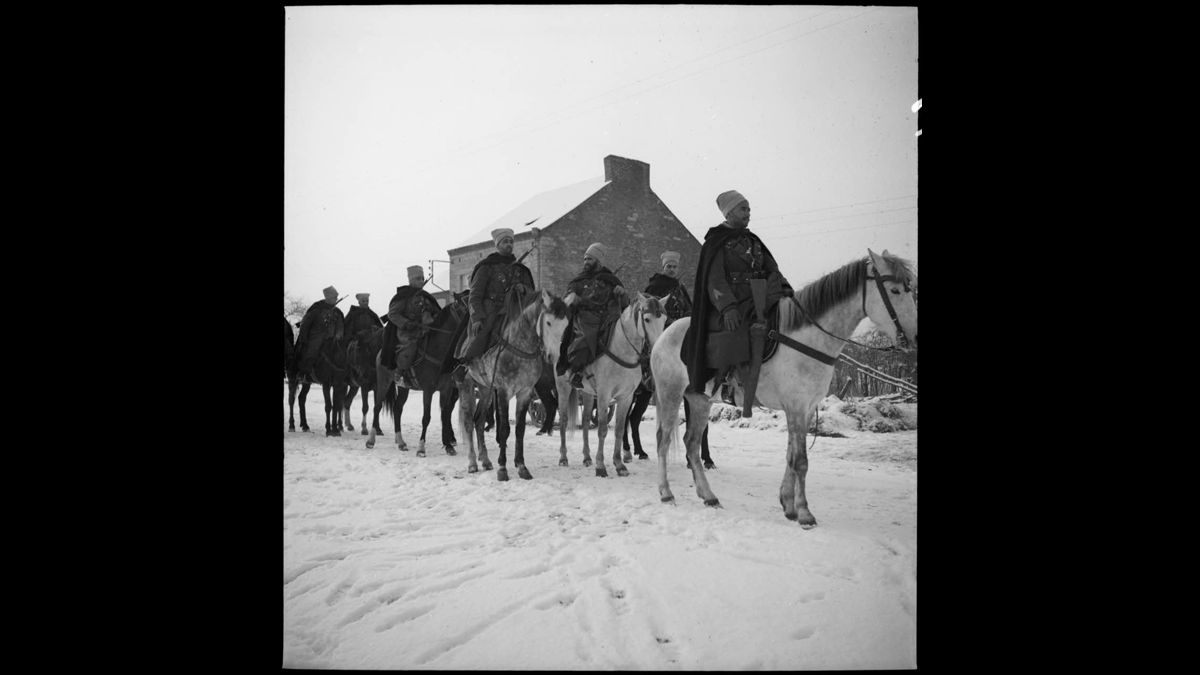 Ardennes, 3e Brigade de Spahis marocains. - © Photographe inconnu/SCA : Service Cinématographique des Armées/ECPAD/Défense/9ARMEE 7-177