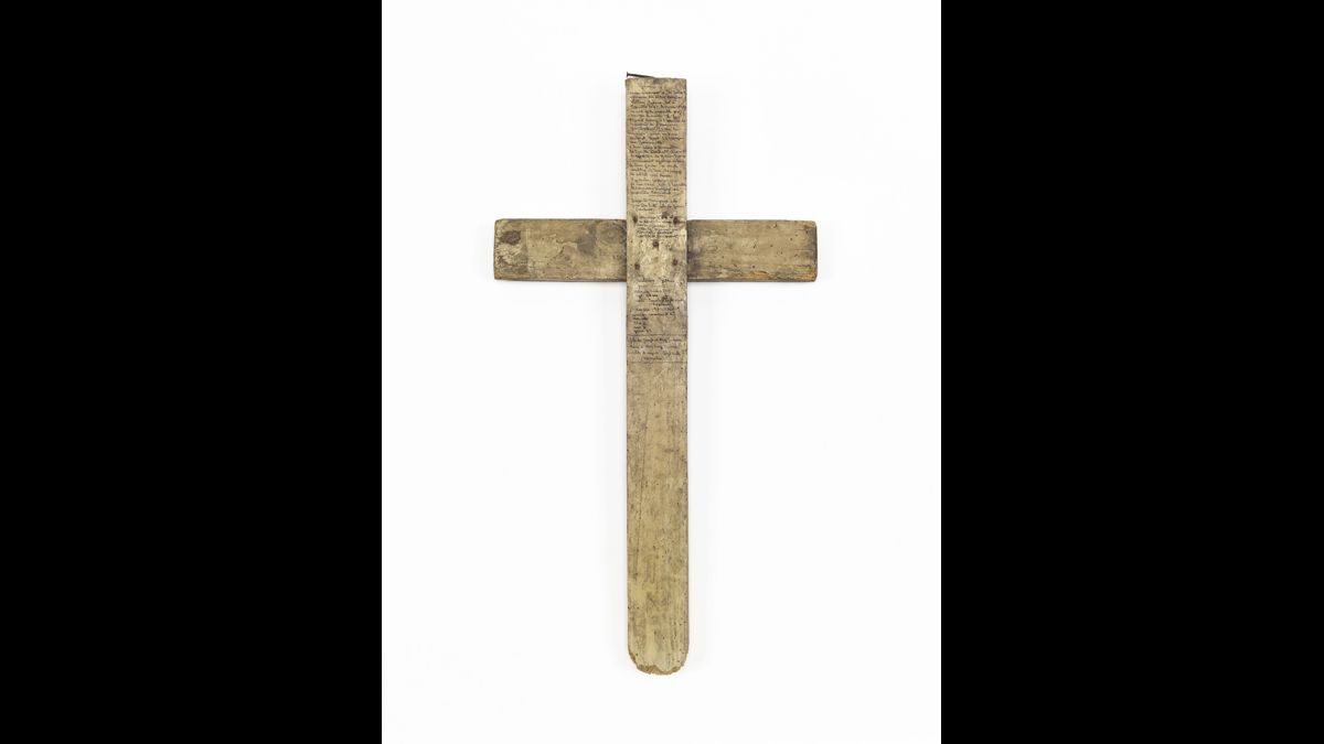 Croix de tombe provisoire du soldat William Spence - Soldat dans le 2e bataillon du Durham Light Infantry, le soldat William Spence est tué durant l’opération Dynamo le 24 mai 1940 à Merville (Nord). À la fin de l’opération, les pertes britanniques s’élèveront à 68 980 soldats tués, disparus ou faits prisonniers, dont 4 206 tués./ Ambleteuse, musée de la Seconde Guerre mondiale © Paris - Musée de l'Armée, Dist. RMN-Grand Palais / Emilie Cambier