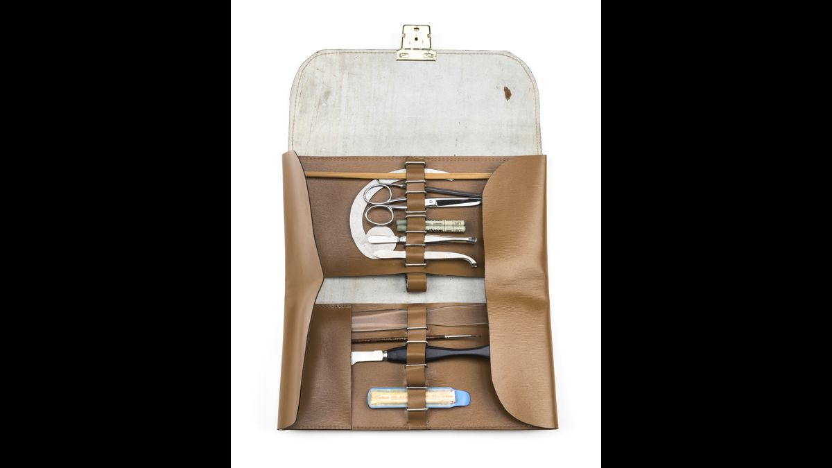 Malette "Effrac" pour l'ouverture clandestine du courrier DGSE - Ministère de la Défense © Paris - Musée de l'Armée, Dist. RMN-Grand Palais / Emilie Cambier