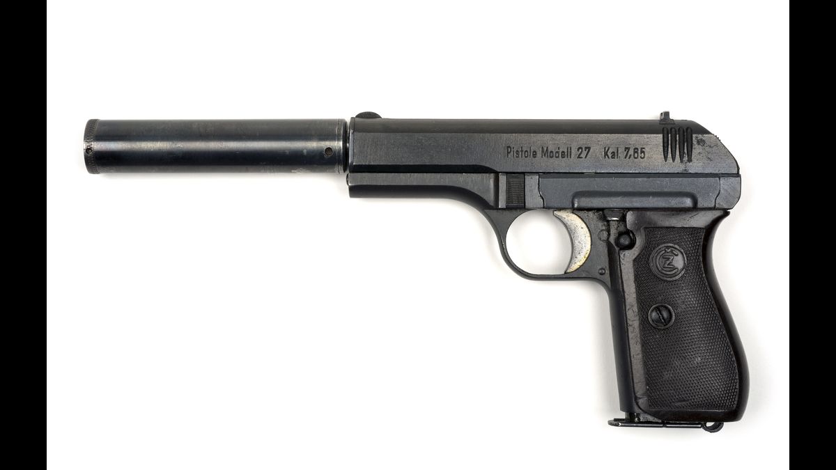 Pistolet automatique CZ 27 à silencieux, de calibre 7,65 mm, de l’armée allemande / Maldon, Combined Military Services Museum U. K.© Paris - Musée de l'Armée, Dist. RMN-Grand Palais / Pascal Segrette