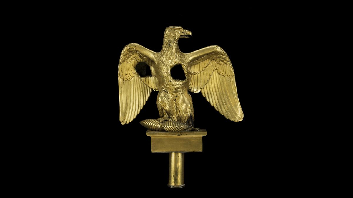 Aigle "blessée", modèle 1811 (C) Paris - Musée de l'Armée, Dist. RMN-Grand Palais / Emilie Cambier