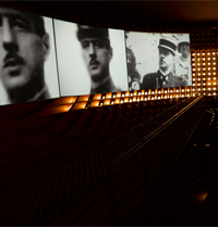 photo de la salle multi-écrans de l'historial Charles de Gaulle