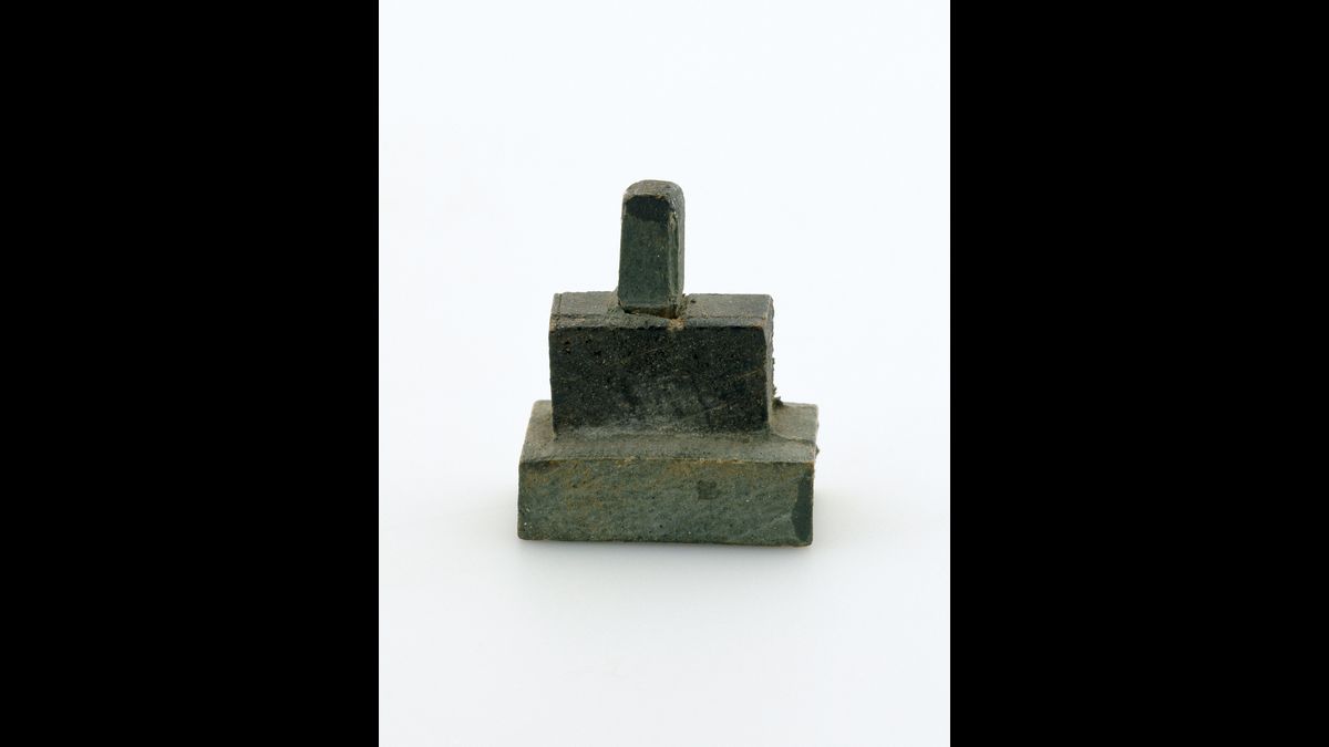 Pièce en bois peint ayant servi à Napoléon Bonaparte pour désigner sur des cartes des divisions armées (C) Paris - Musée de l'Armée, Dist. RMN-Grand Palais /Pascal Segrette