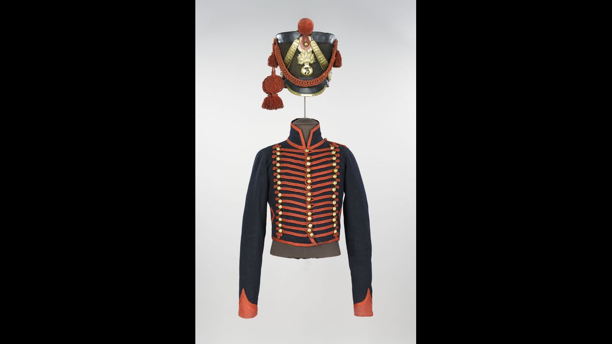 Dolman et shako de canonnier à cheval (C) Paris - Musée de l'Armée, Dist. RMN-Grand Palais / Fanny Reynaud